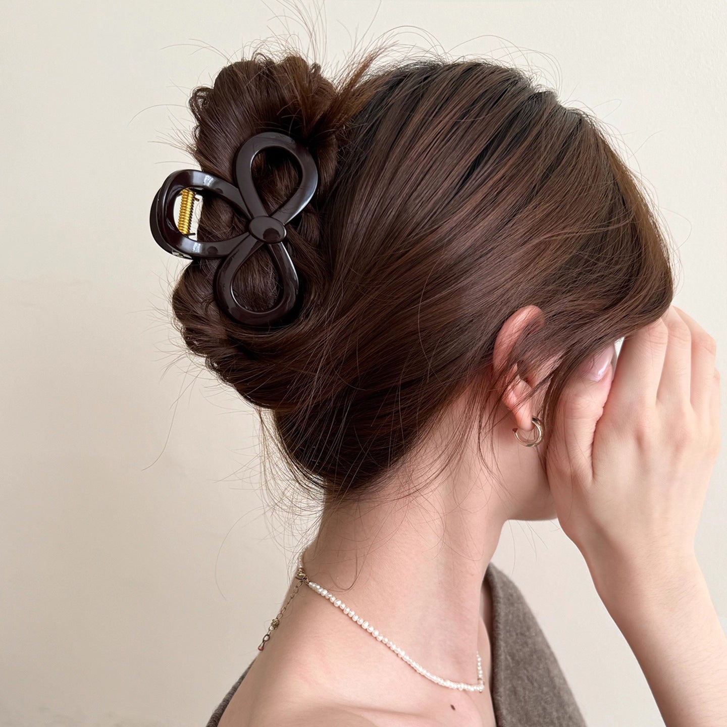 Figure Eight Hair Claw Clip view 3