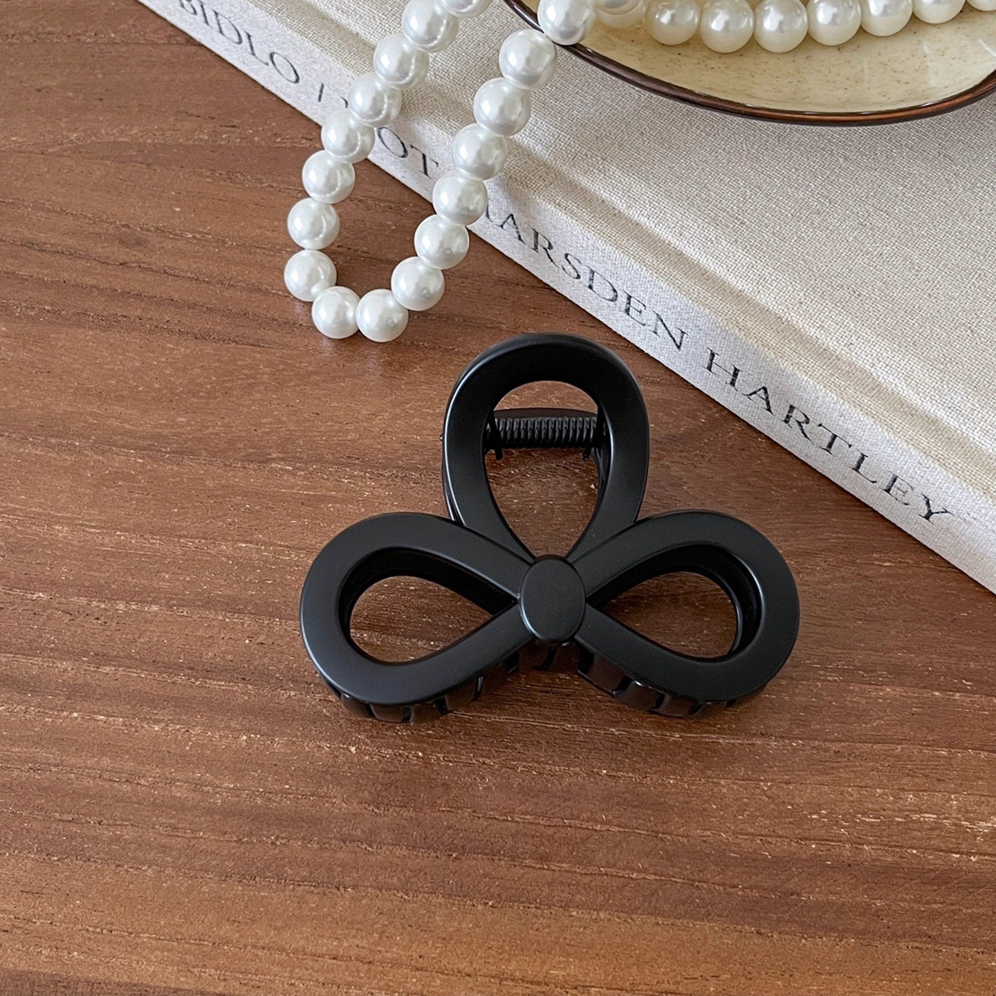 Figure Eight Hair Claw Clip view 7