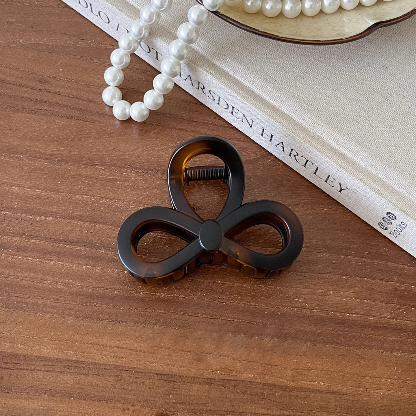 Figure Eight Hair Claw Clip view 8