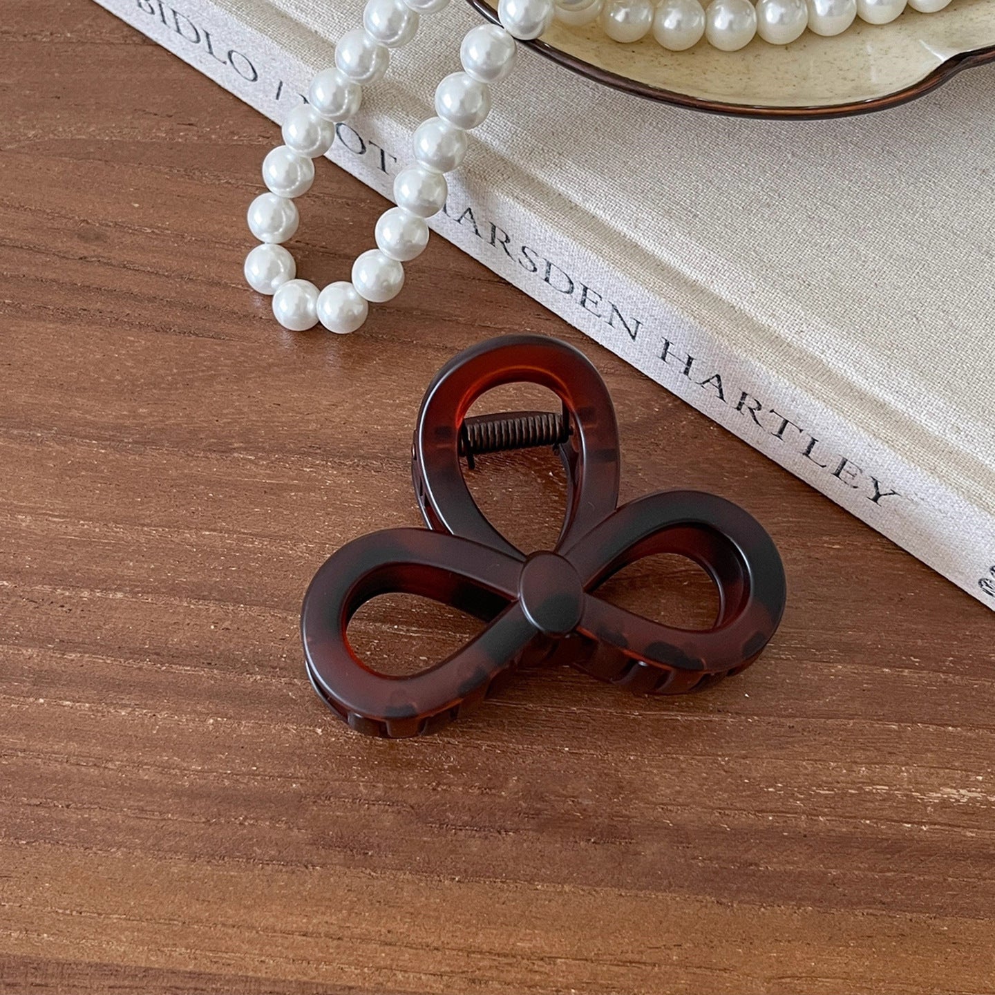 Figure Eight Hair Claw Clip view 9