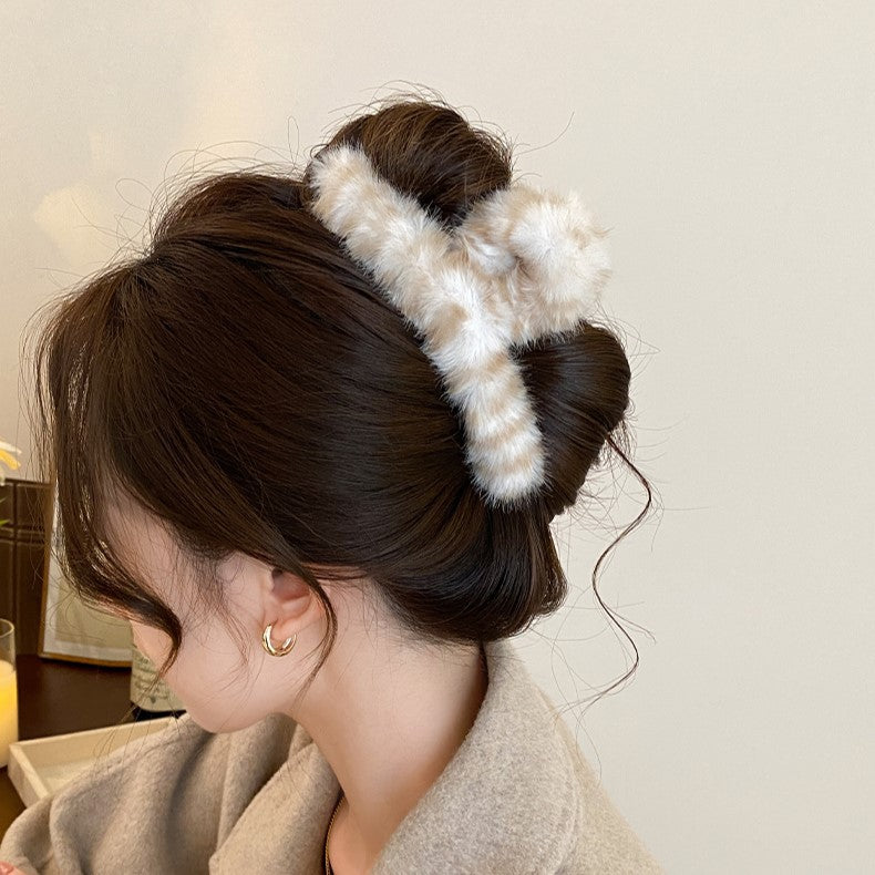 Fuzzy Leopard Hair Claw Clip view 3