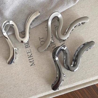 Geometric Metal Wave Hair Claw Clip view 2