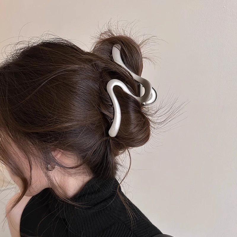 Geometric Metal Wave Hair Claw Clip view 6