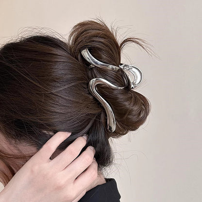 Geometric Metal Wave Hair Claw Clip view 8