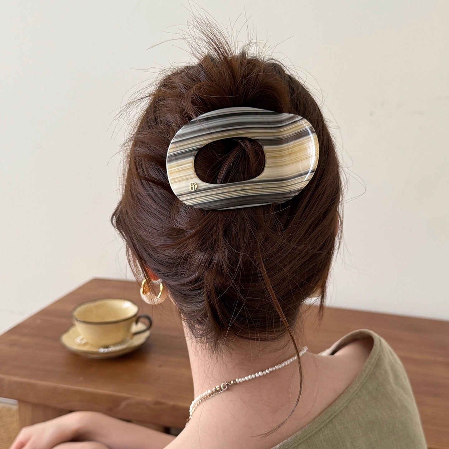 Marbled Oval Hair Claw Clip view 3