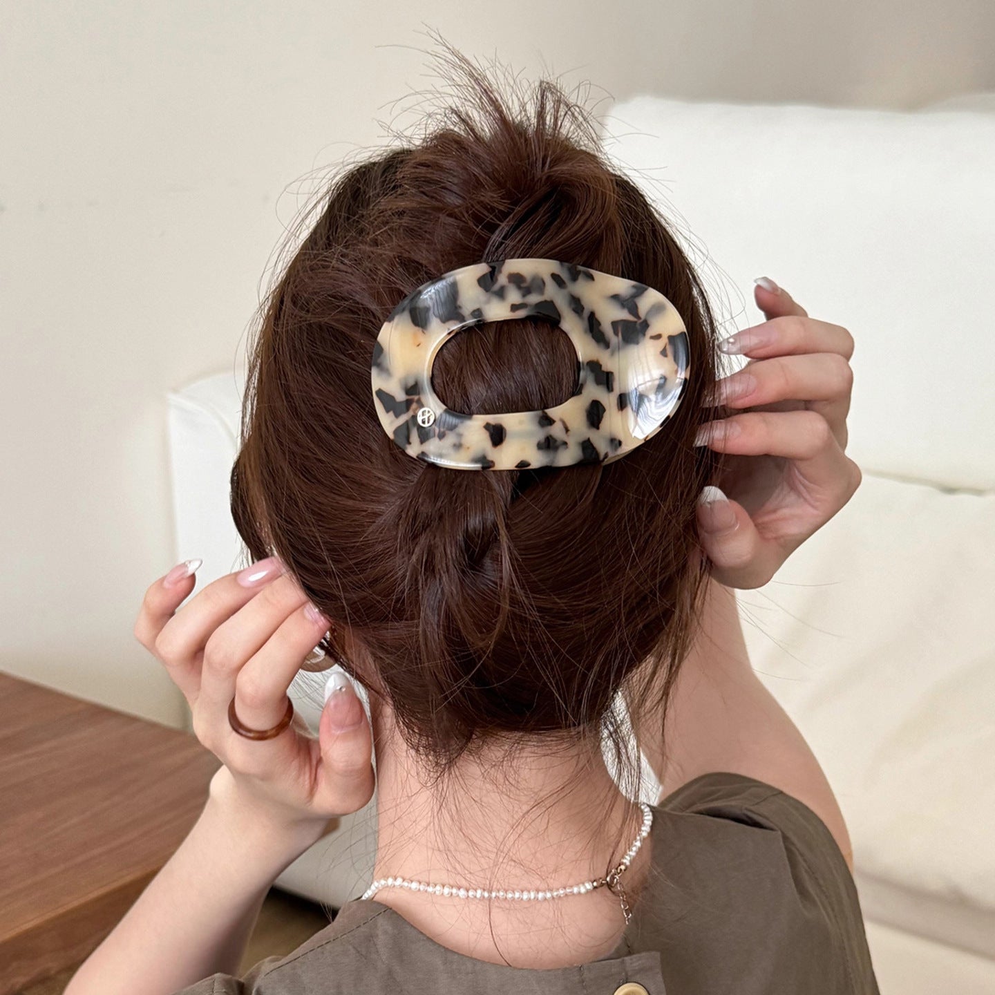 Marbled Oval Hair Claw Clip view 4