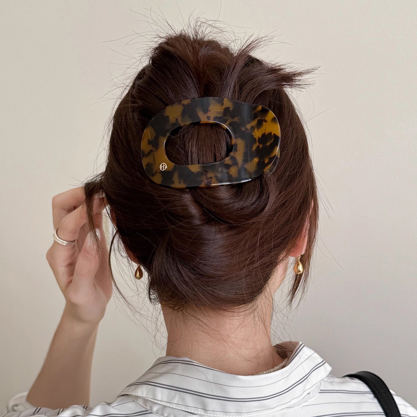 Marbled Oval Hair Claw Clip
