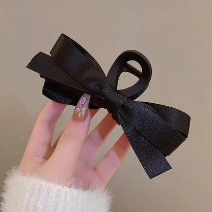 Oversized Bow Hair Claw Clip view 2