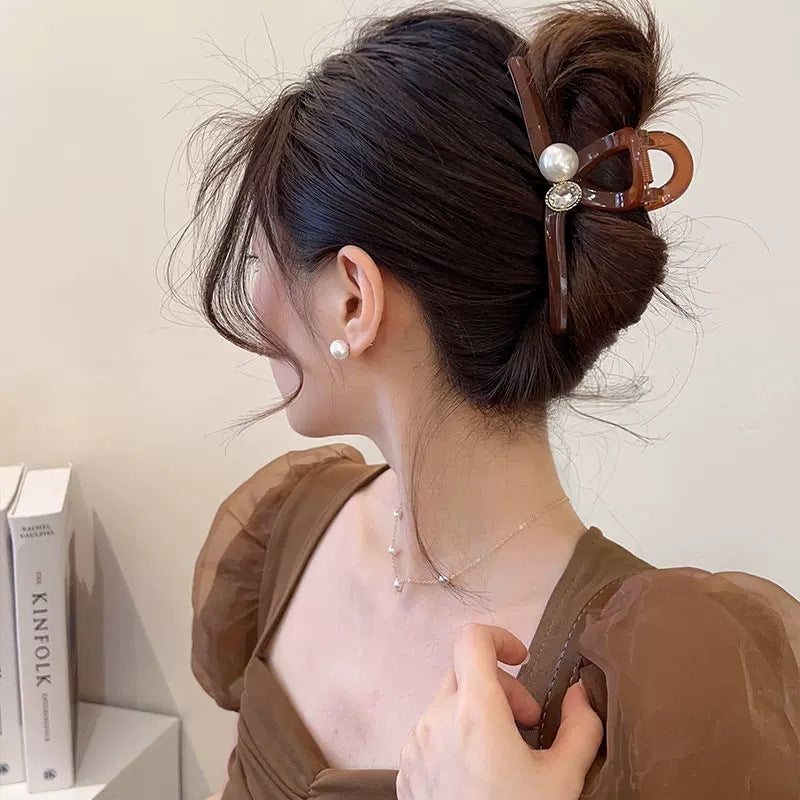 Pearl Accent Geometric Hair Claw Clip view 3