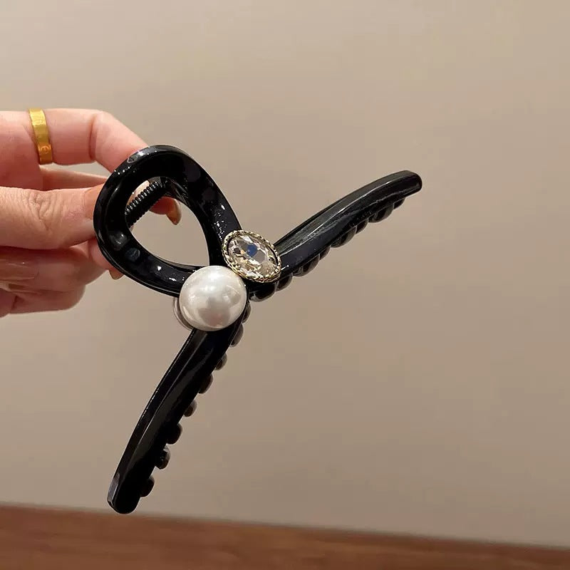 Pearl Accent Geometric Hair Claw Clip view 8