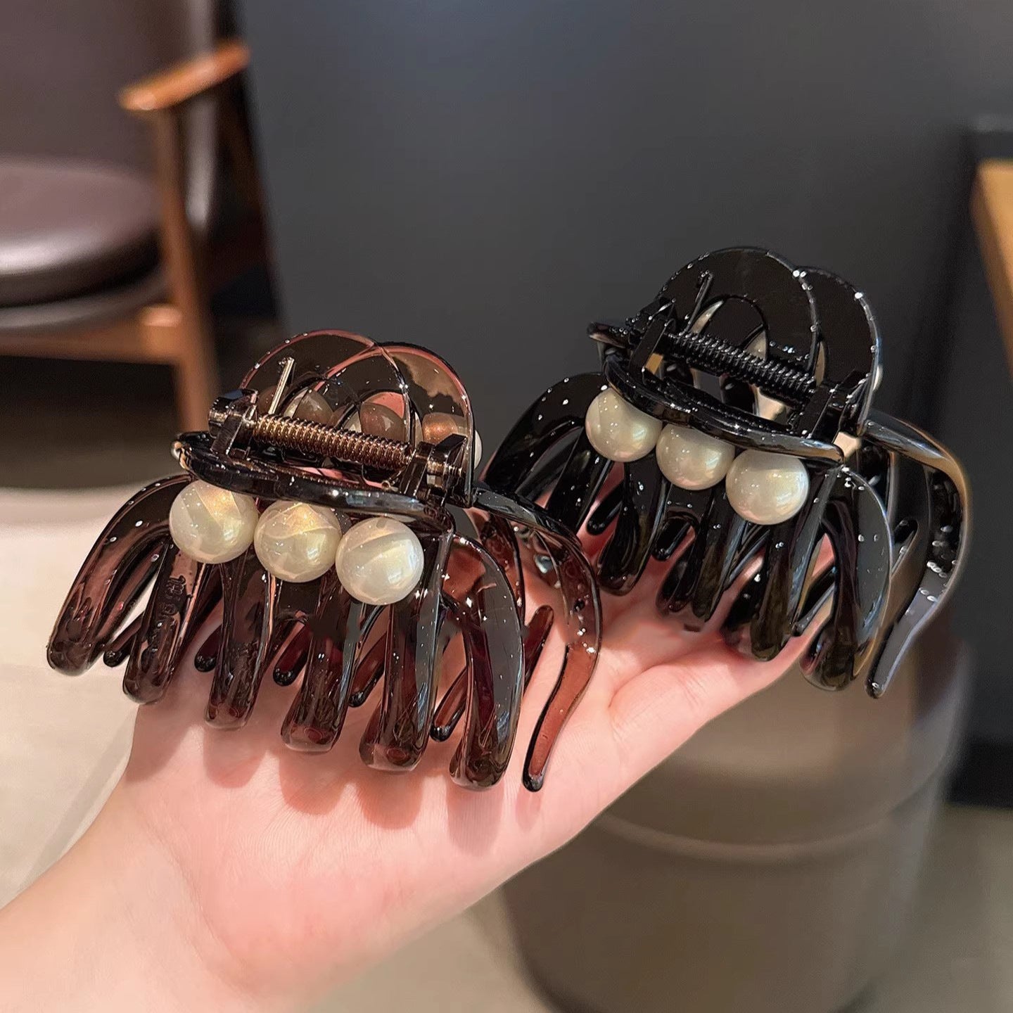 Pearl Pumpkin Hair Claw Clip