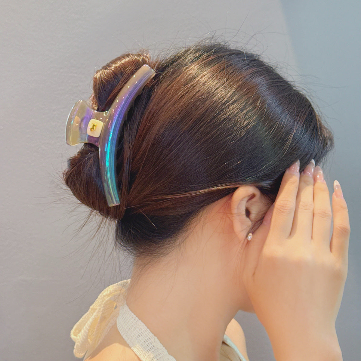 Pearlized Arc Hair Claw Clip view 3