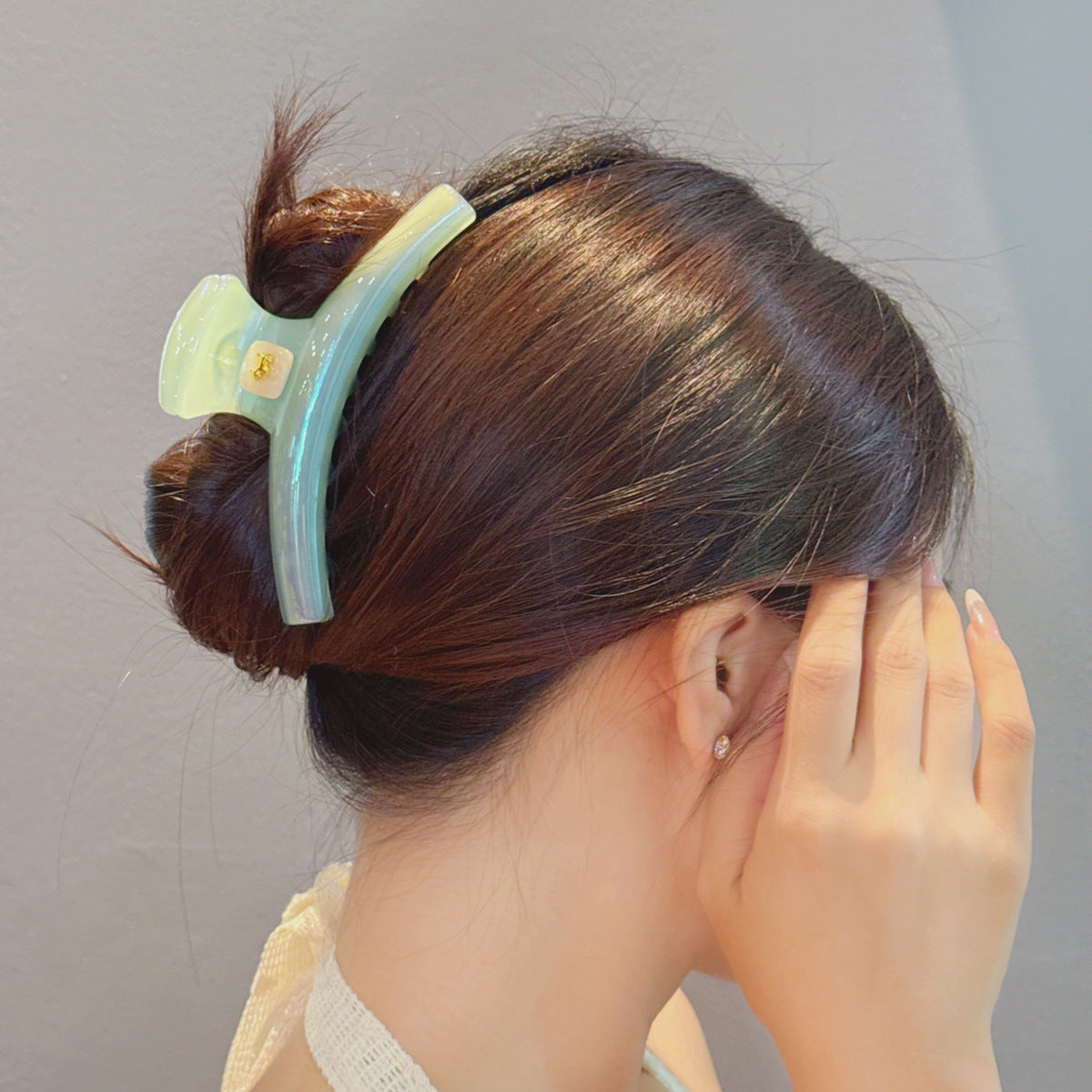 Pearlized Arc Hair Claw Clip