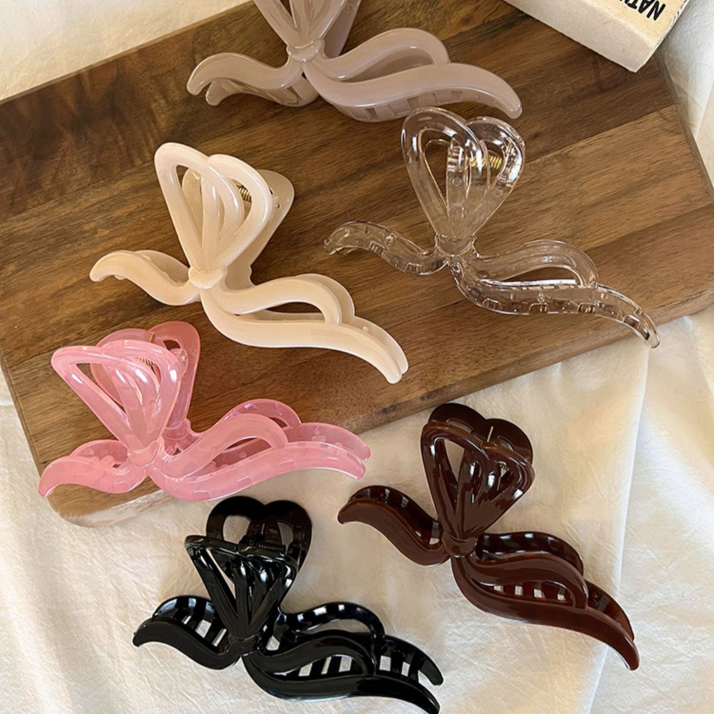 Sculpted Line Hair Claw Clip view 2