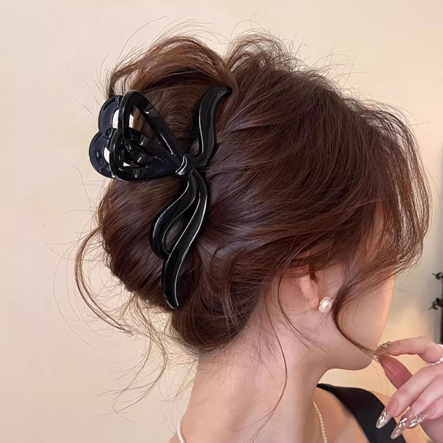Sculpted Line Hair Claw Clip view 4