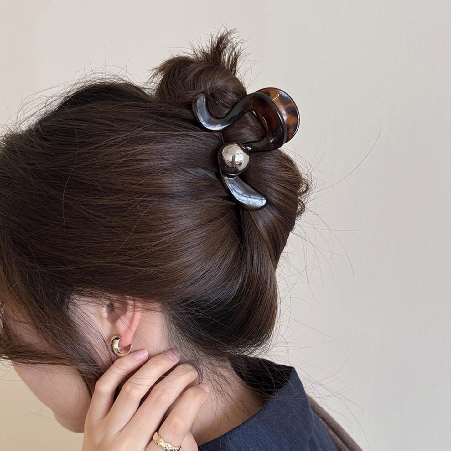 Silver Pearl Hair Claw Clip view 3