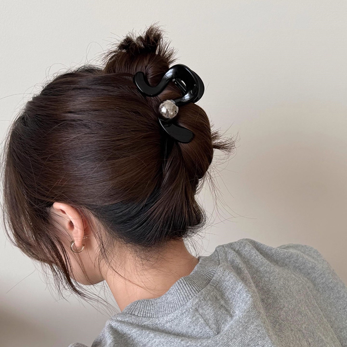 Silver Pearl Hair Claw Clip view 4