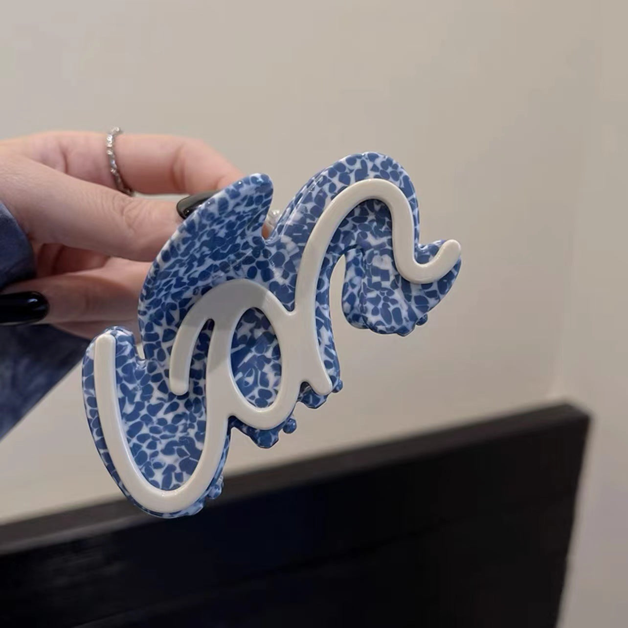 Speckled Wavy Hair Claw Clip view 6